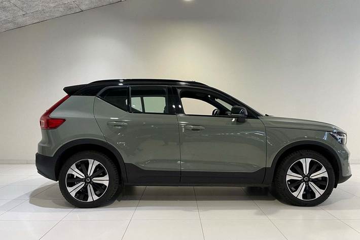Grøn Volvo XC40 fra 2024