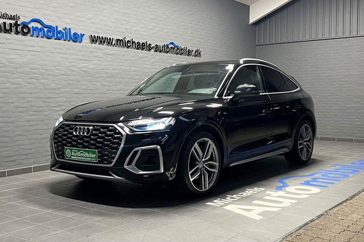 Sort Audi Q5 fra 2022 set udefra