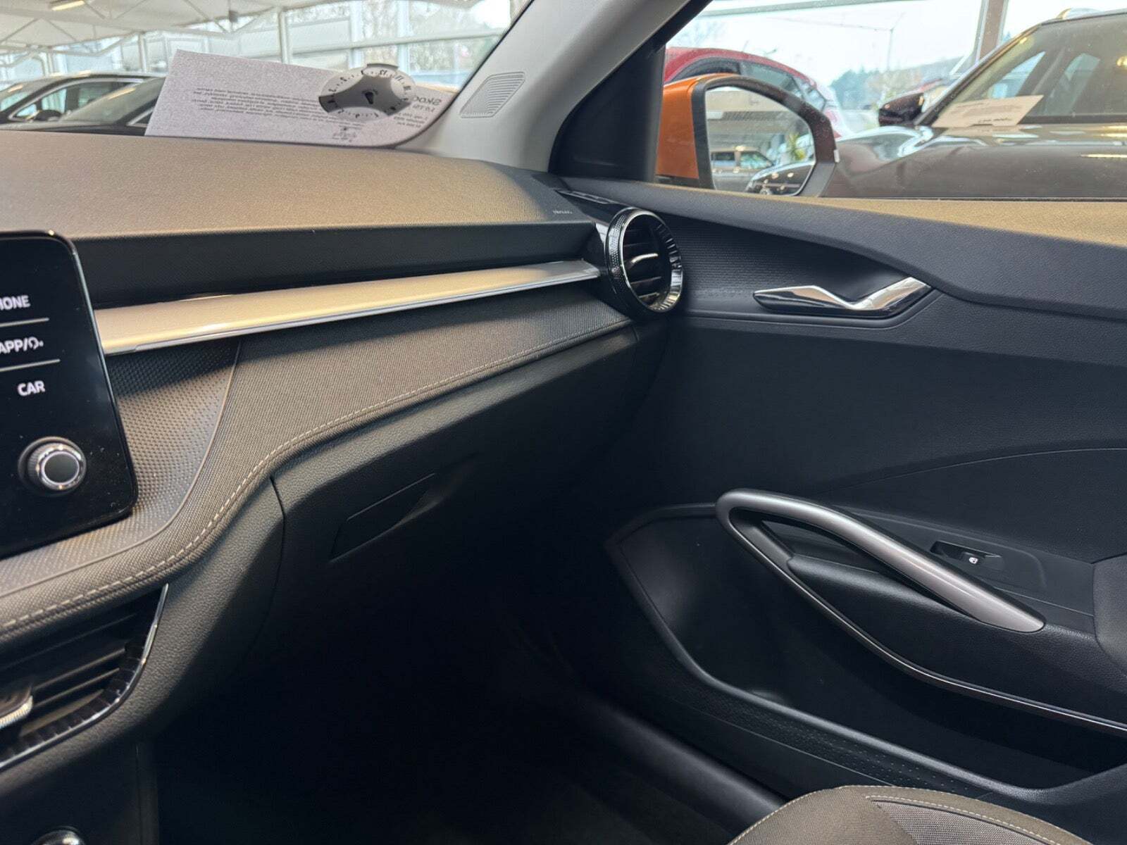 Orange Skoda Fabia fra 2022