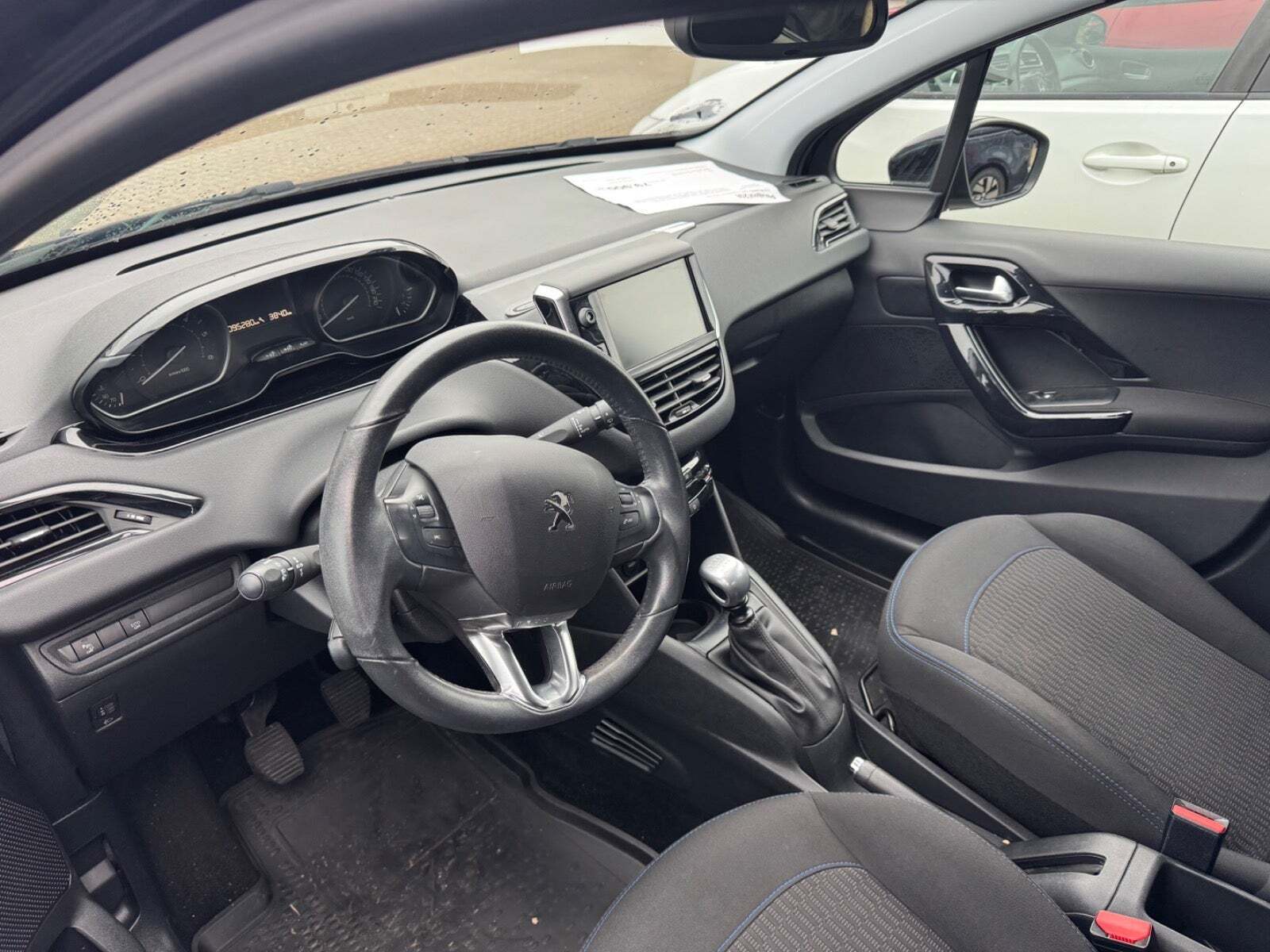 Peugeot 208 1,5 BlueHDi 100 Signature Sky