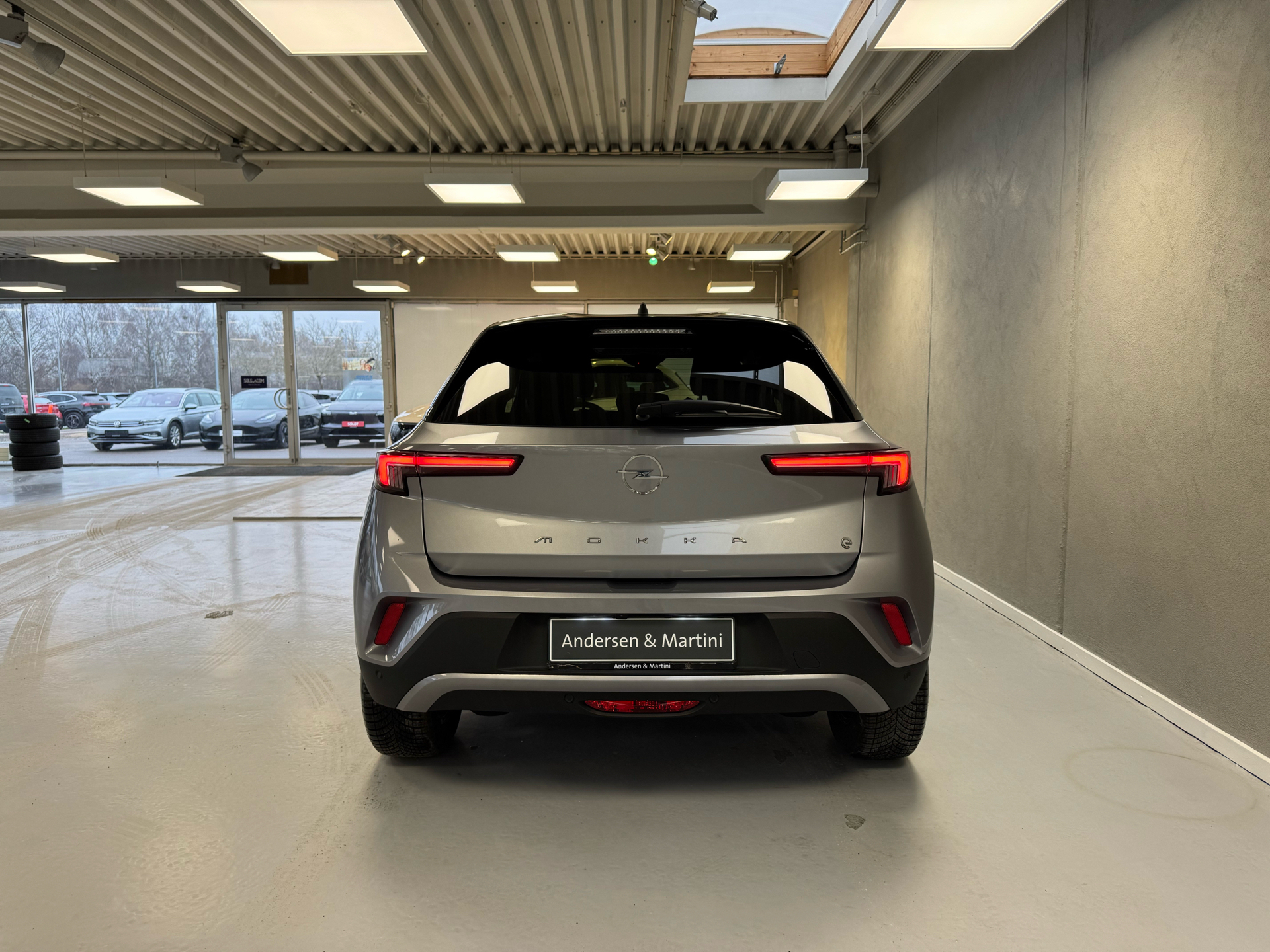 Grå Opel Mokka-e fra 2024