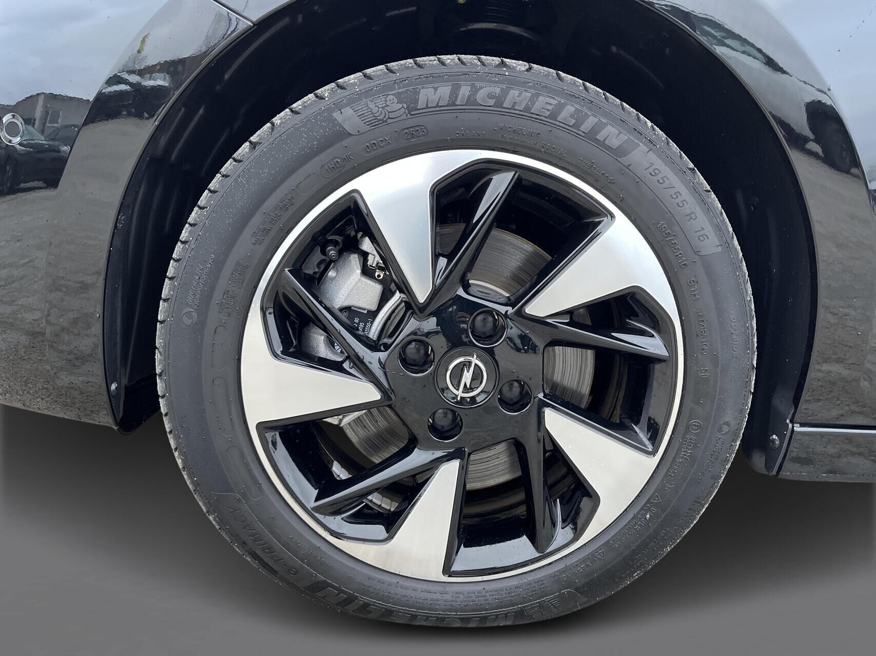 Sort Opel Corsa-e fra 2024