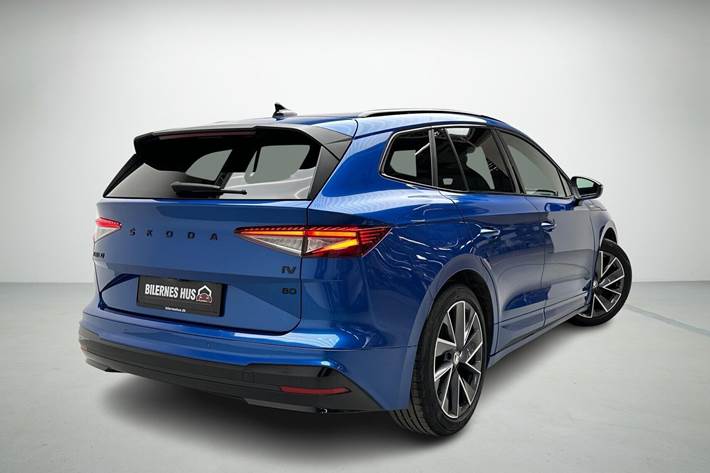 Blå Skoda Enyaq fra 2021