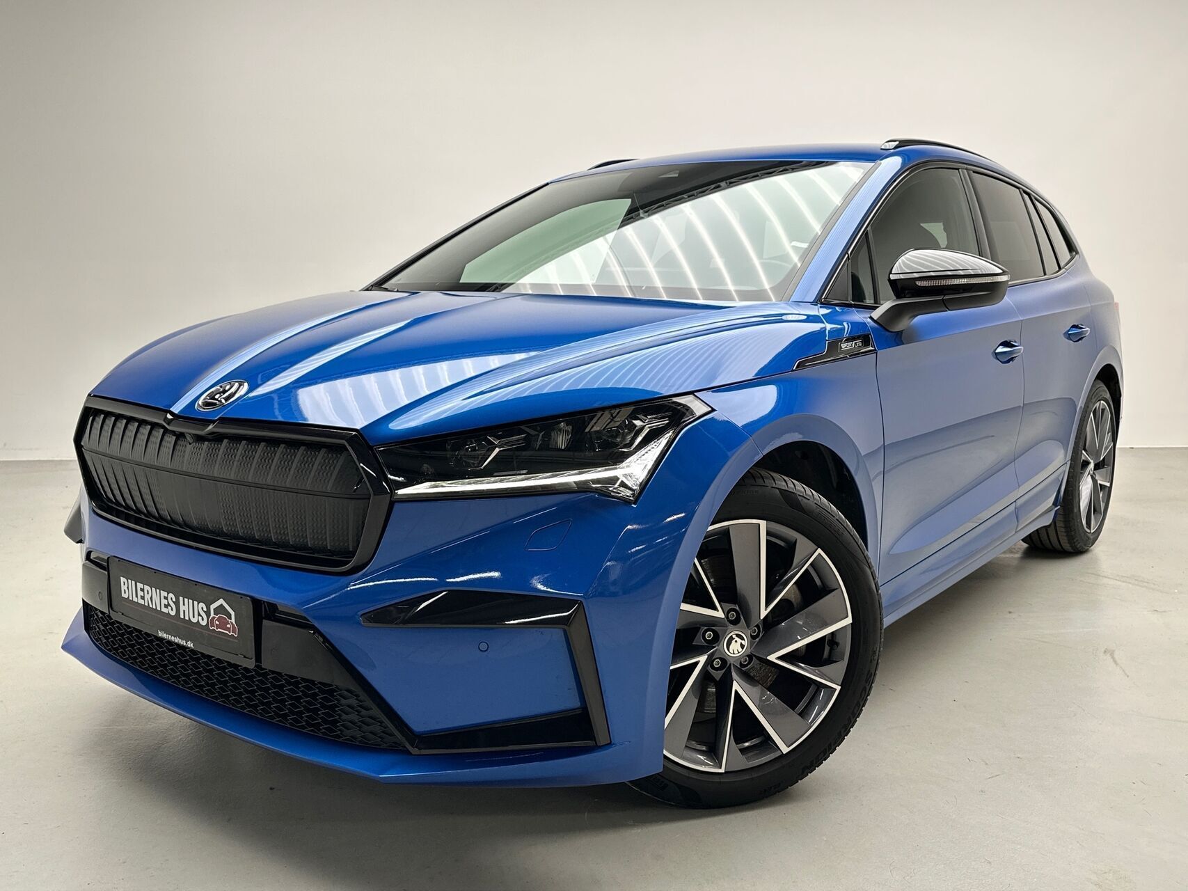 Blå Skoda Enyaq fra 2021