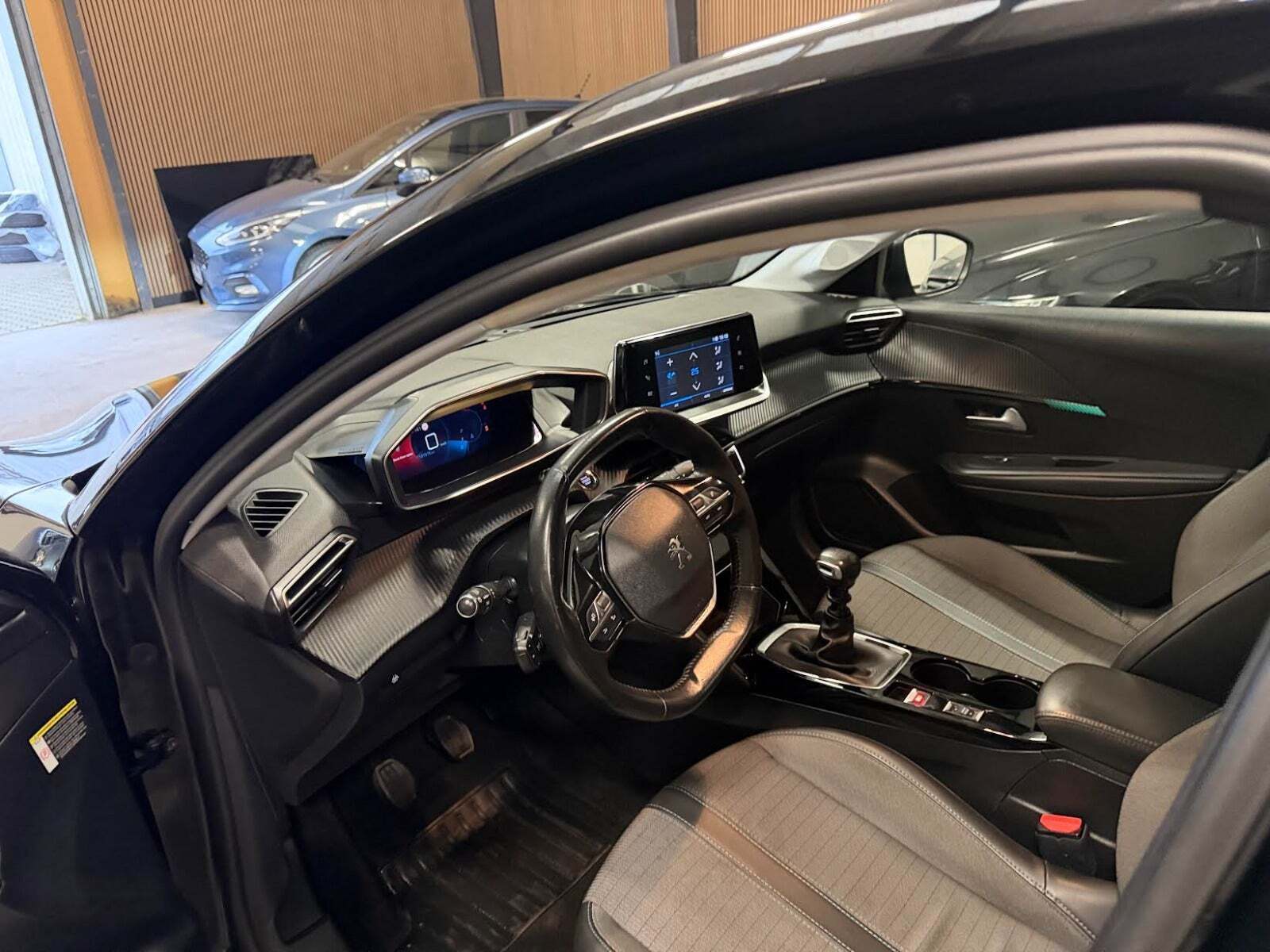 Sort Peugeot 208 fra 2020