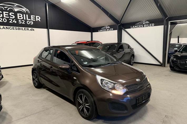 Brun Kia Rio fra 2013