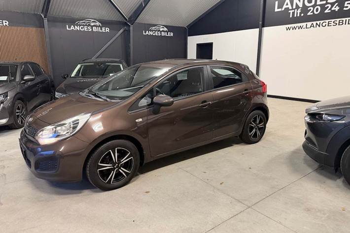 Brun Kia Rio fra 2013