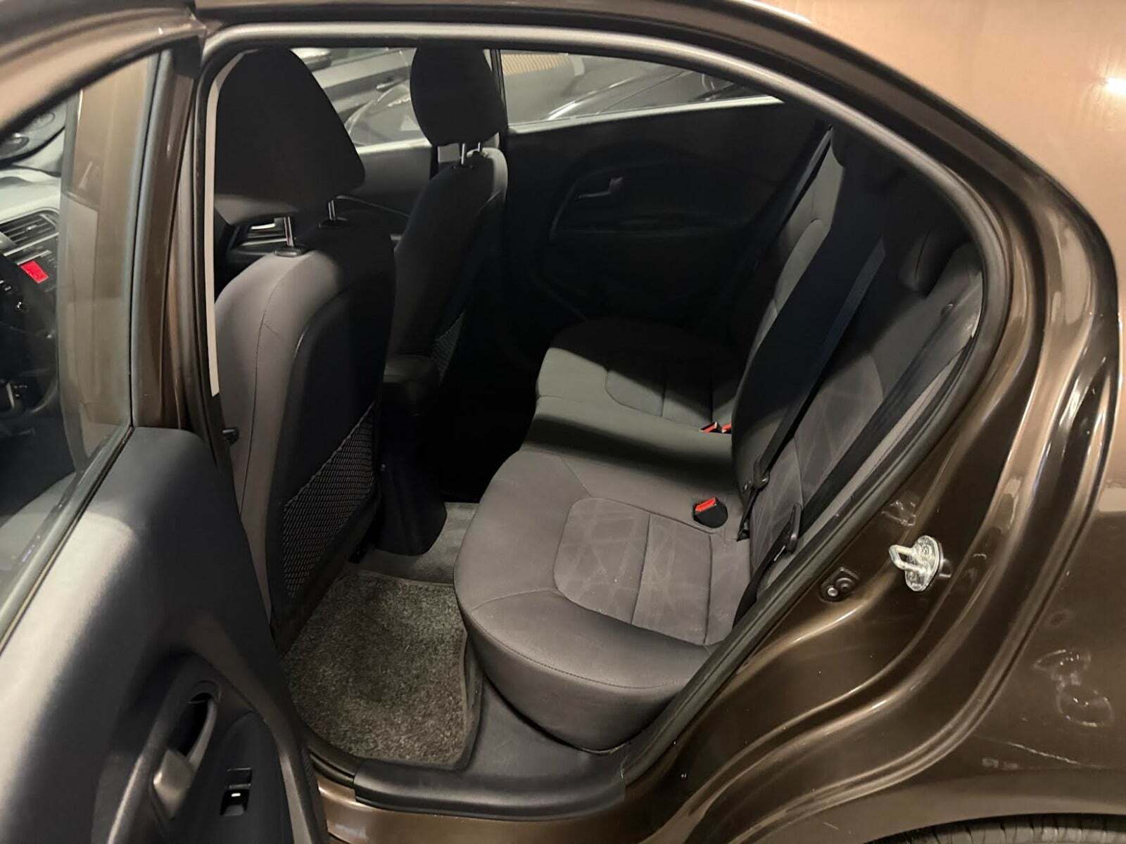 Brun Kia Rio fra 2013