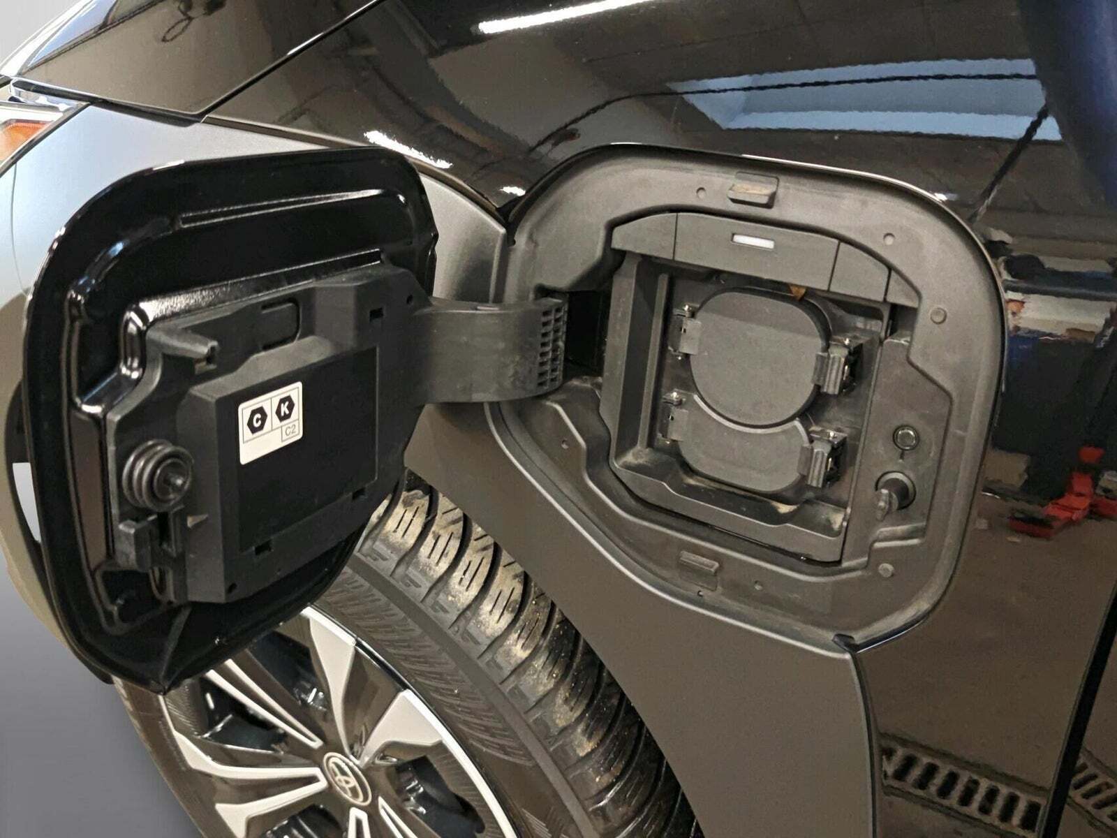 Sort Toyota BZ4X fra 2023