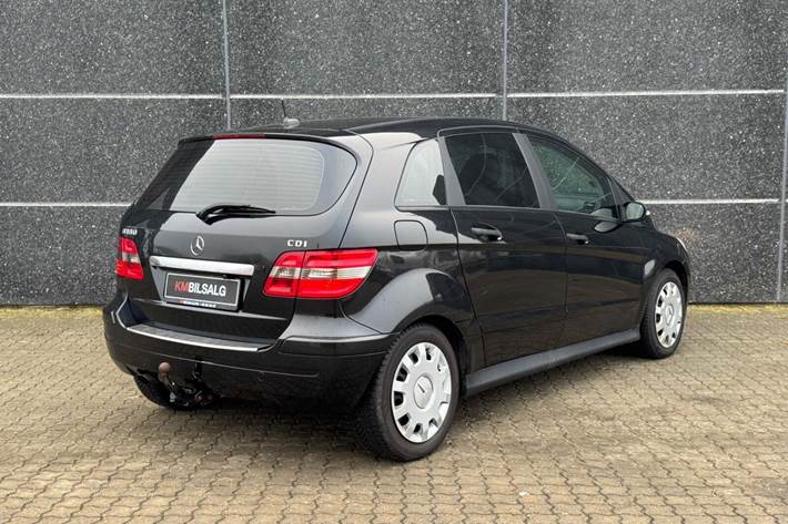 Sort Mercedes B180 fra 2007