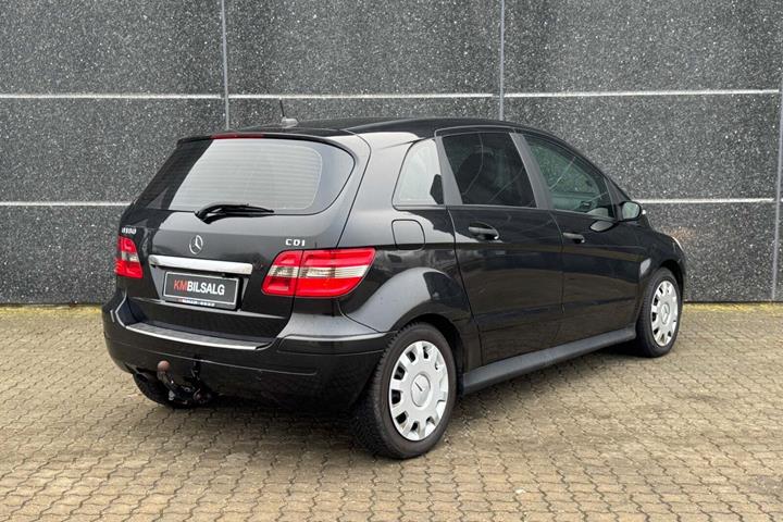 Sort Mercedes B180 fra 2007