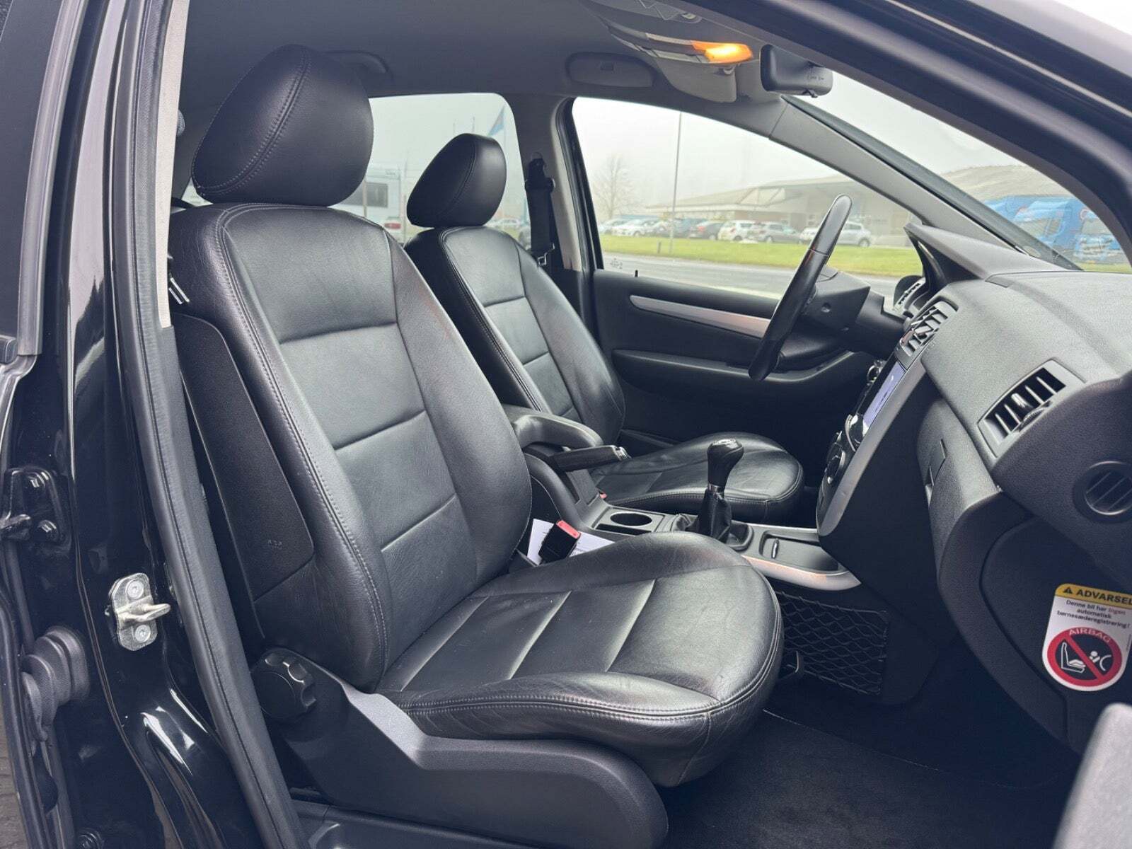 Sort Mercedes B180 fra 2007 set indefra