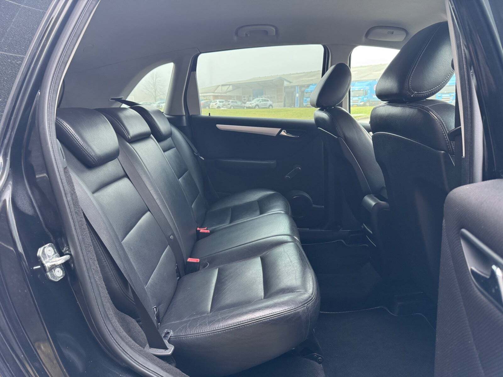Sort Mercedes B180 fra 2007