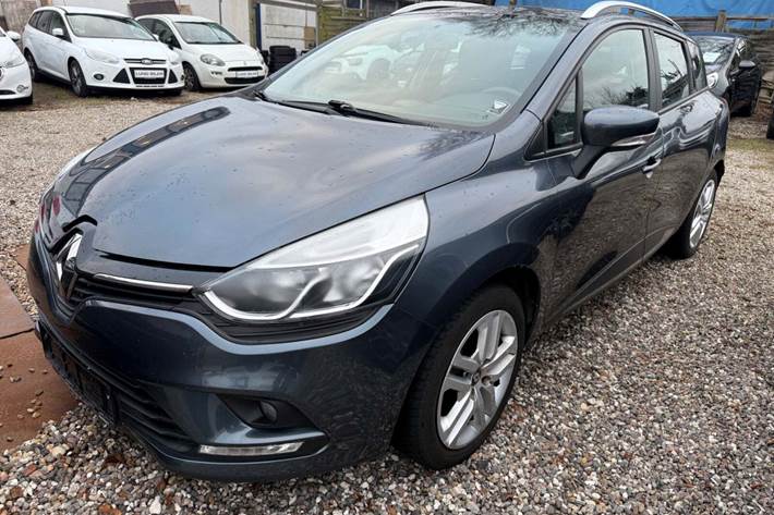 Grå Renault Clio IV fra 2018 set udefra