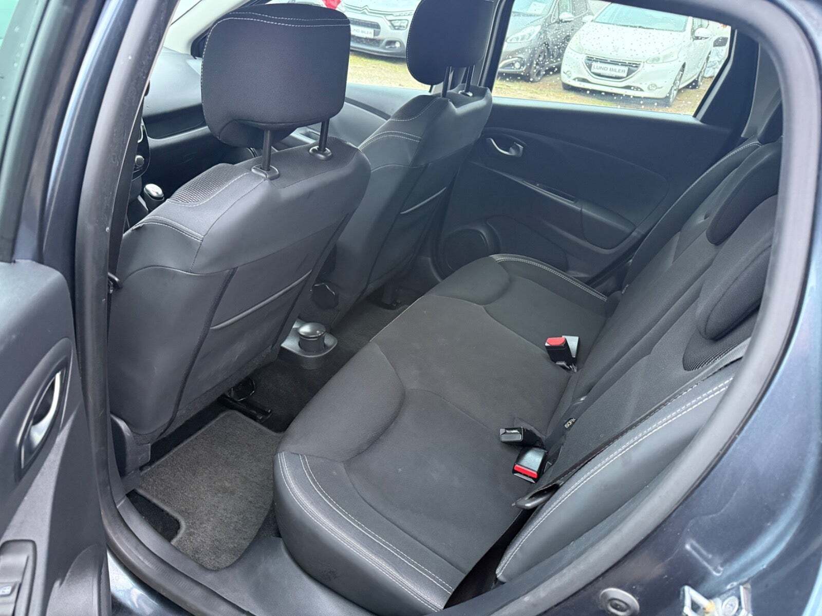 Grå Renault Clio IV fra 2018