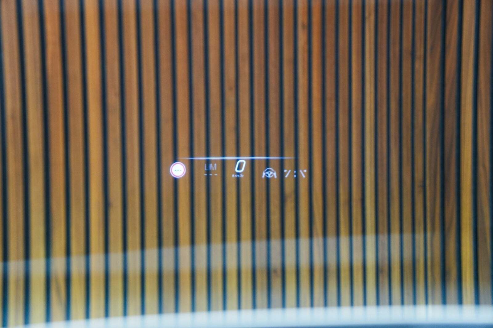 Hvid Mercedes EQS450+ fra 2022