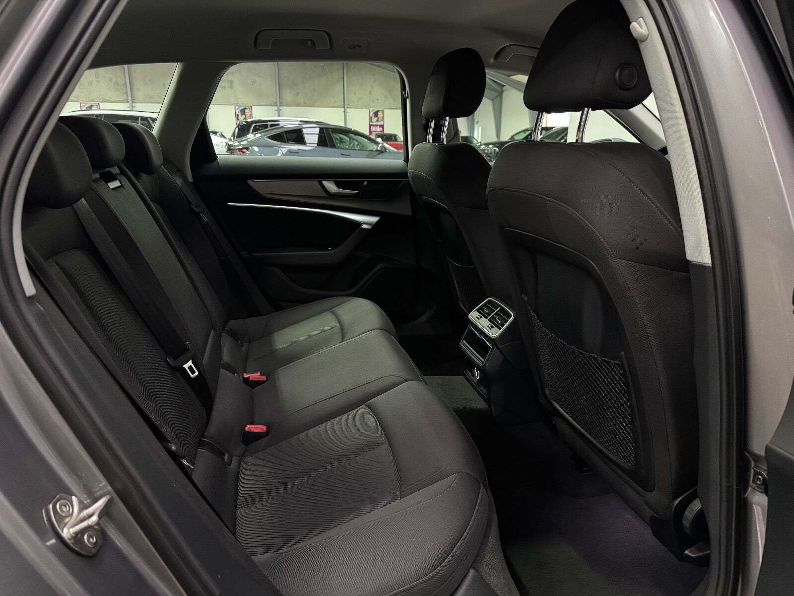 Grå Audi A6 fra 2019