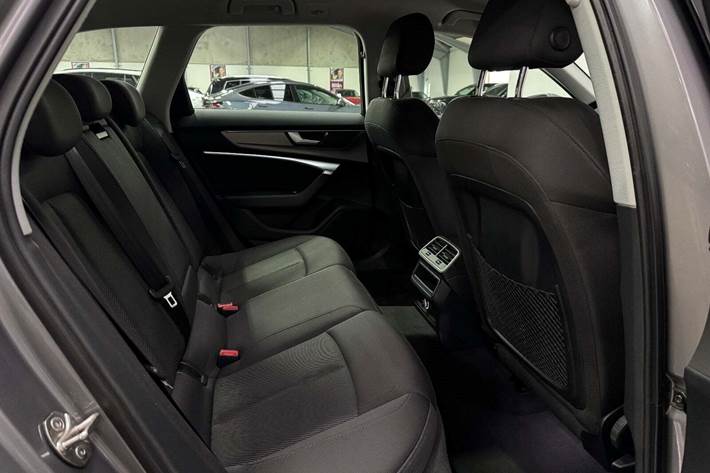 Grå Audi A6 fra 2019