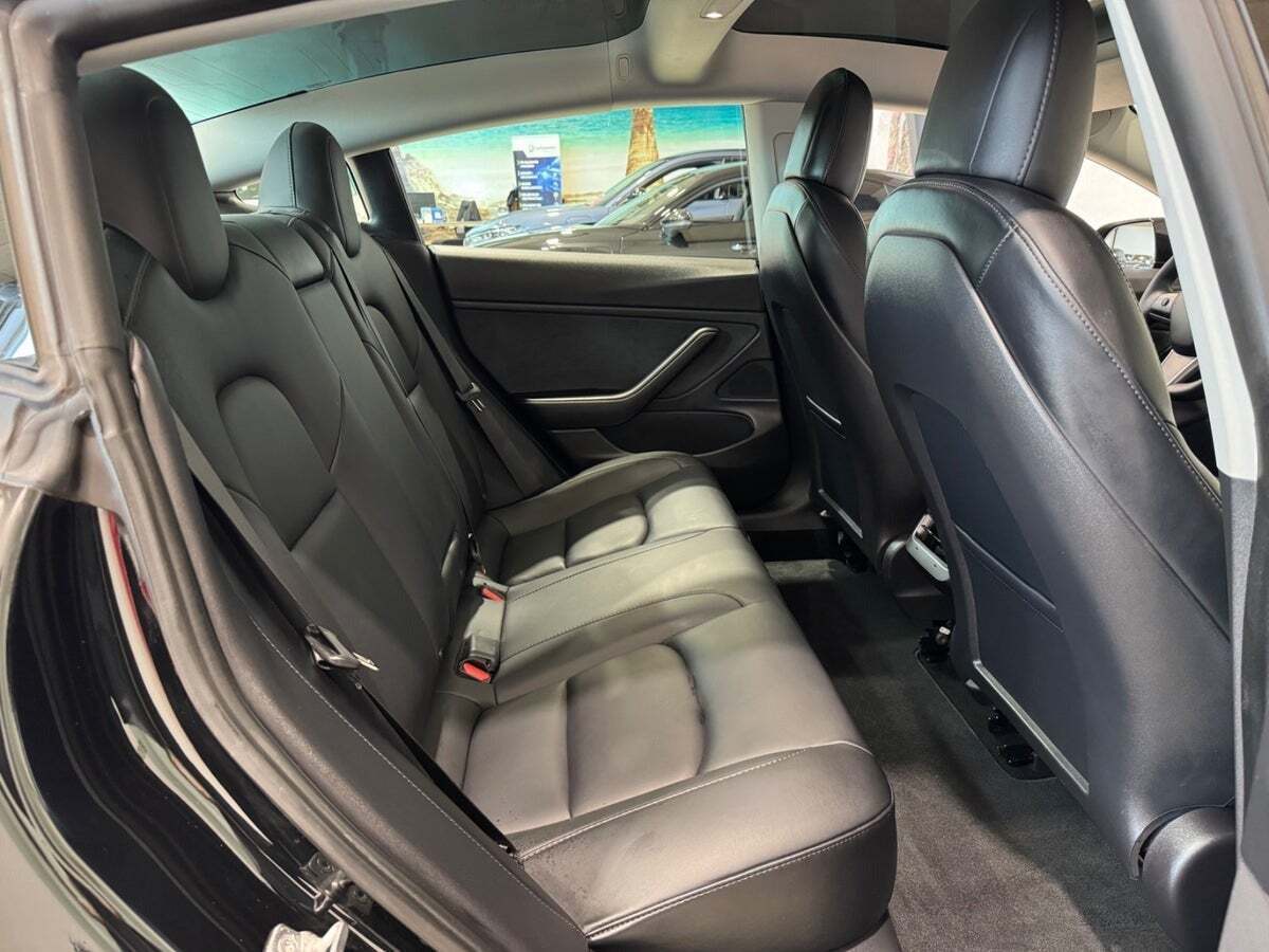 Sort Tesla Model 3 fra 2023