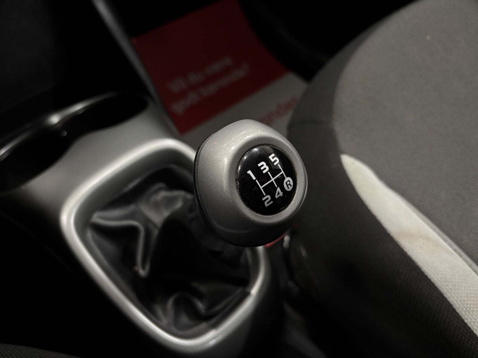 Grå Toyota Aygo fra 2015