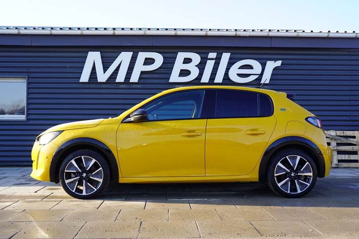 Gul Peugeot e-208 fra 2022
