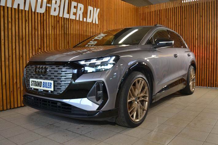 Grå Audi Q4 e-tron fra 2022 set udefra