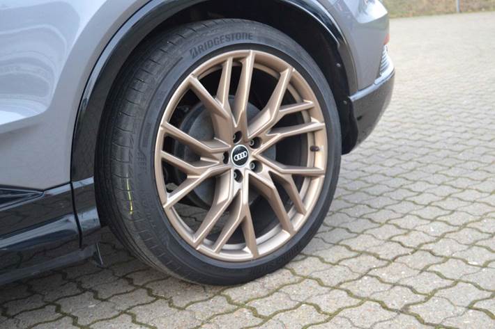 Grå Audi Q4 e-tron fra 2022