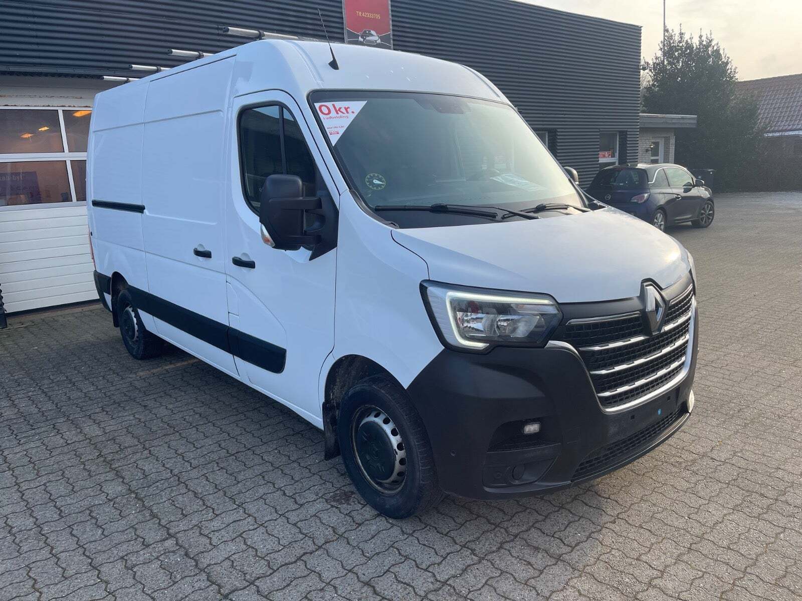 Renault Master IV T33 2,3 dCi 150 L2H2 Kassevogn