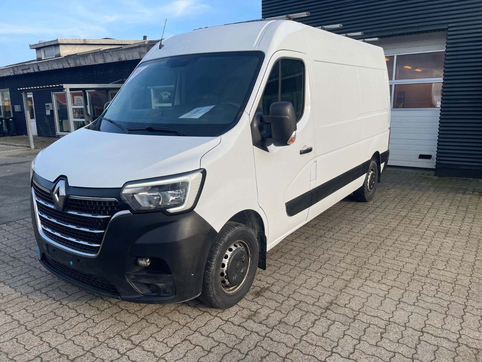 Renault Master IV T33 2,3 dCi 150 L2H2 Kassevogn