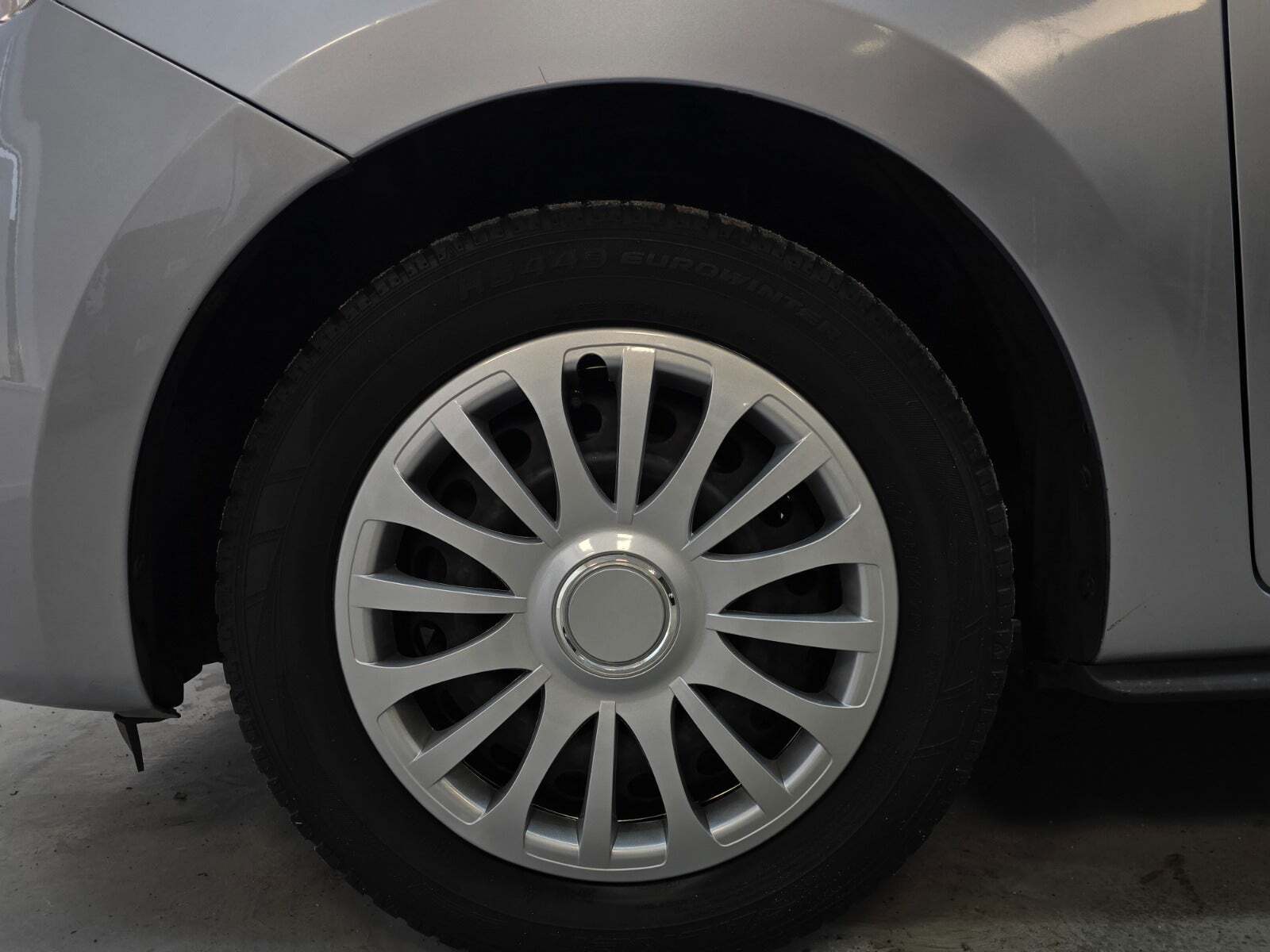 Sølv Mitsubishi Space Star fra 2015