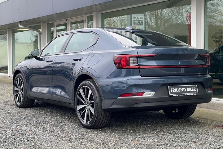 Blå Polestar 2 fra 2022
