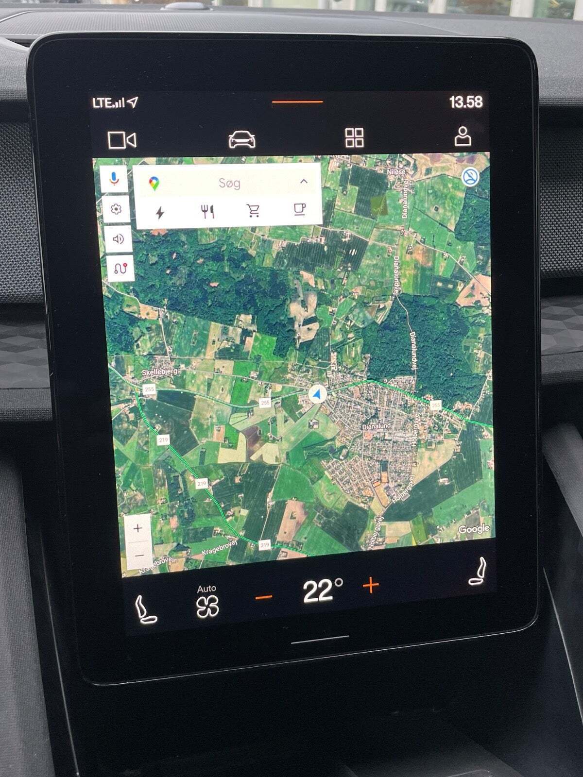 Blå Polestar 2 fra 2022