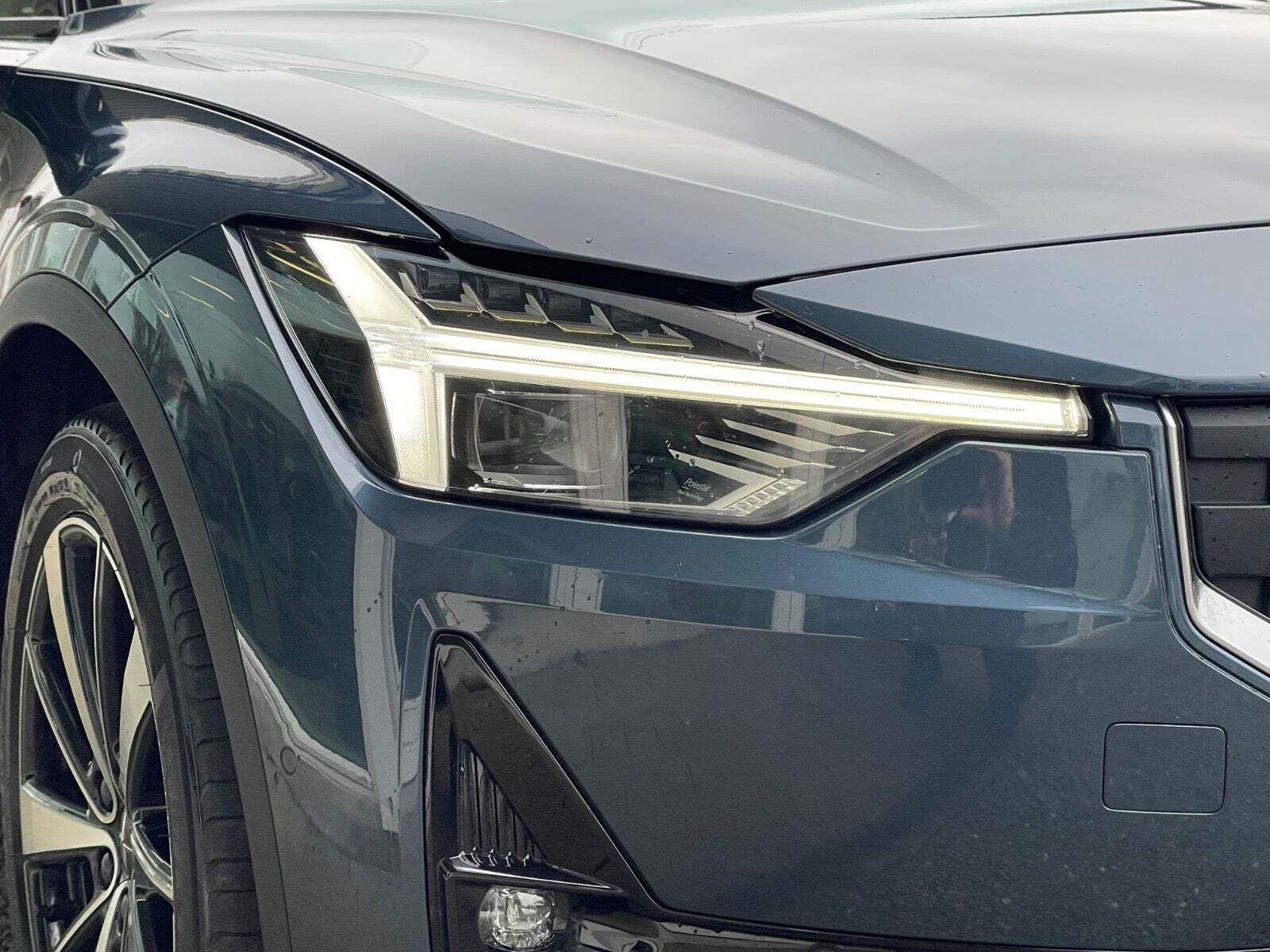 Blå Polestar 2 fra 2022