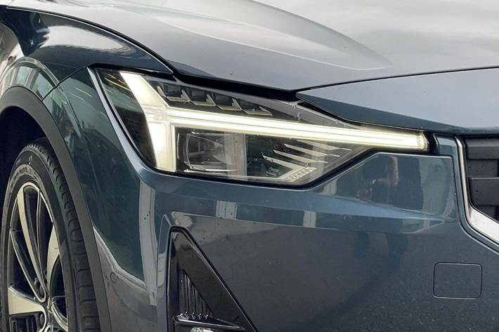 Blå Polestar 2 fra 2022