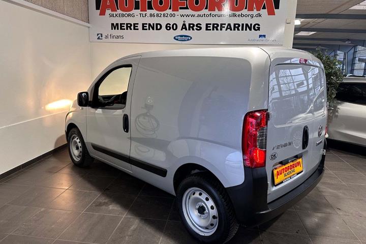 Sølv Fiat Fiorino fra 2022
