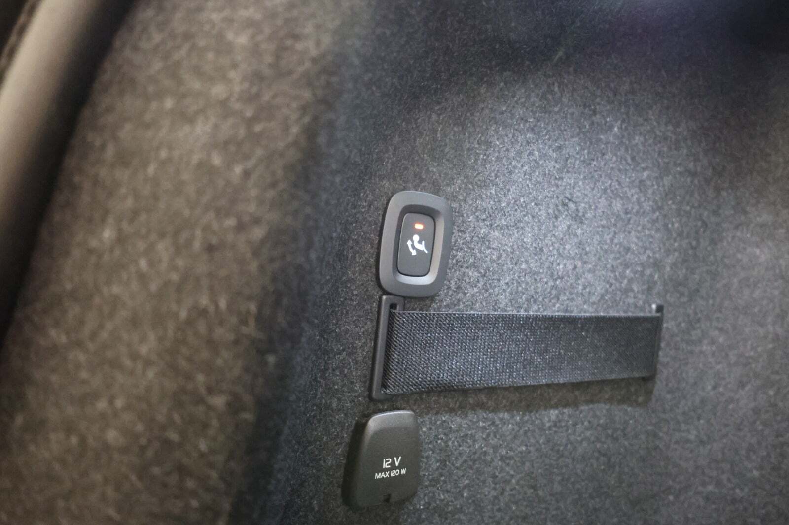 Blå Polestar 2 fra 2024