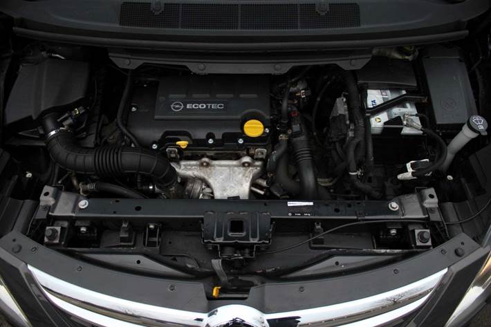 Grå Opel Zafira Tourer fra 2015