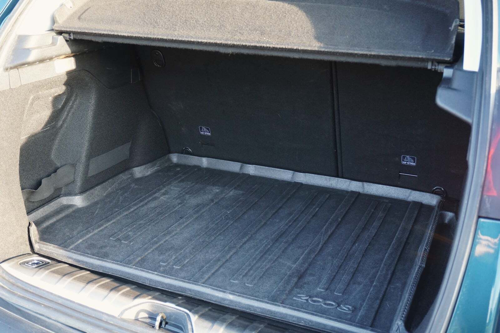 Turquoise Peugeot 2008 fra 2017