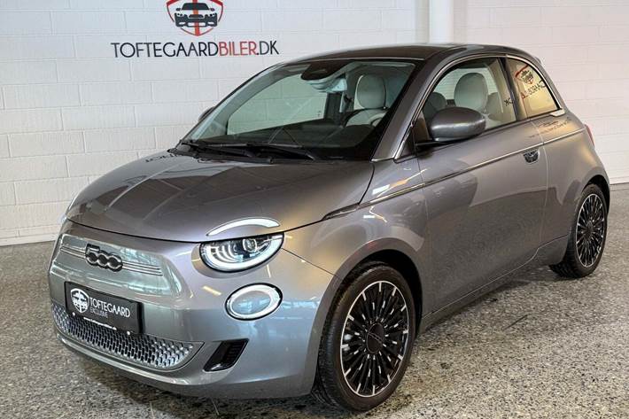 Grå Fiat 500e fra 2022 set udefra