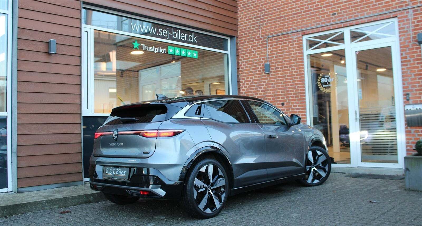 Grå Renault Megane E-Tech fra 2024