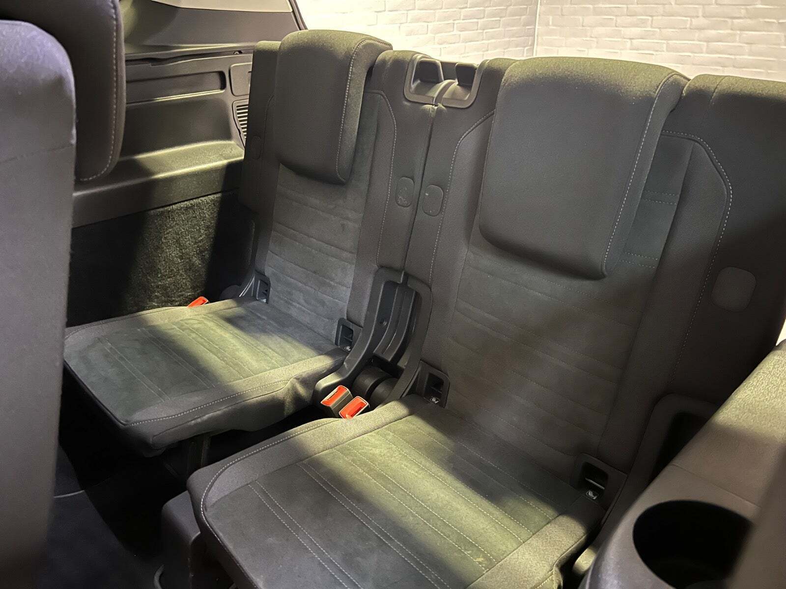 Orange VW Touran fra 2020