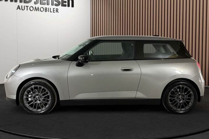 Sølv Mini Cooper SE fra 2024