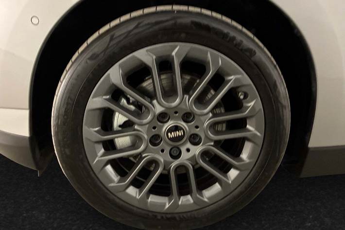 Sølv Mini Cooper SE fra 2024