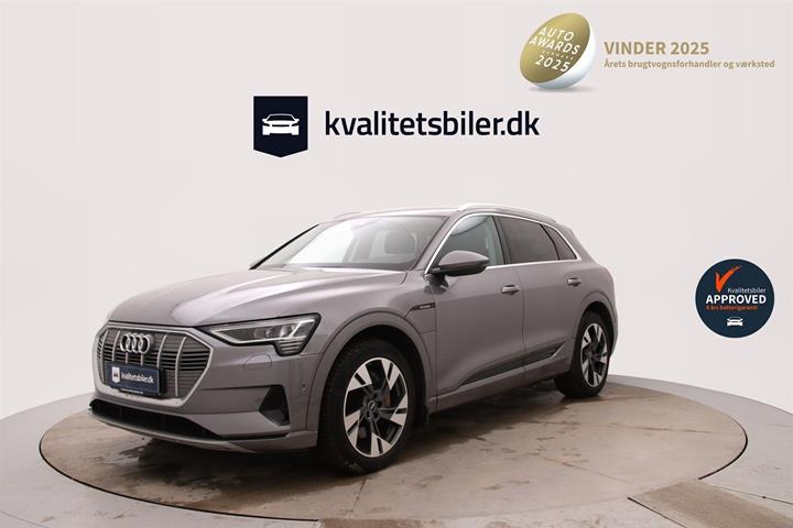 Grå Audi e-tron fra 2022 set udefra