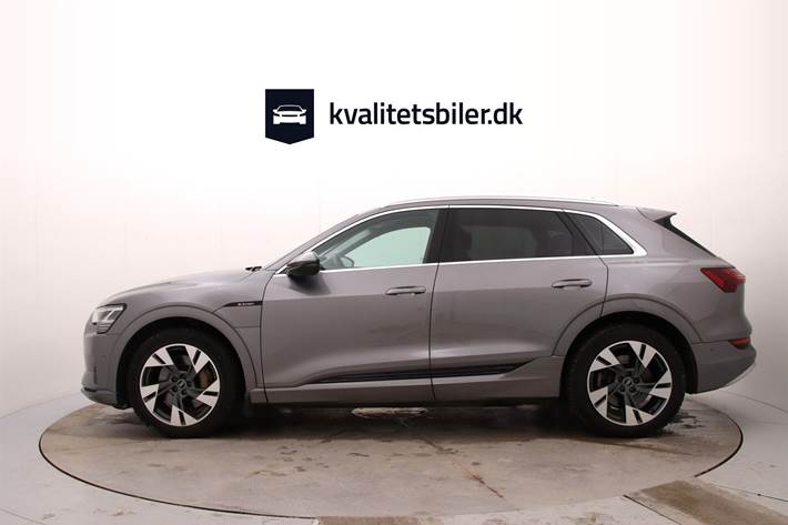 Grå Audi e-tron fra 2022