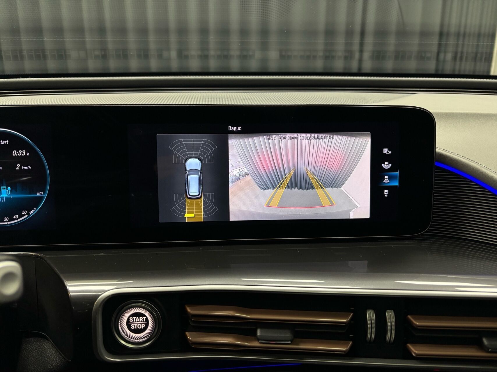 Grå Mercedes EQC 400 fra 2021