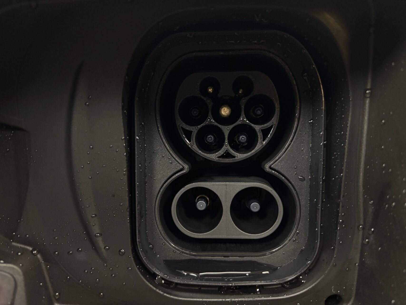 Hvid Opel Mokka-e fra 2024