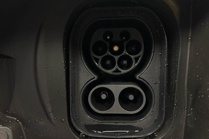 Hvid Opel Mokka-e fra 2024