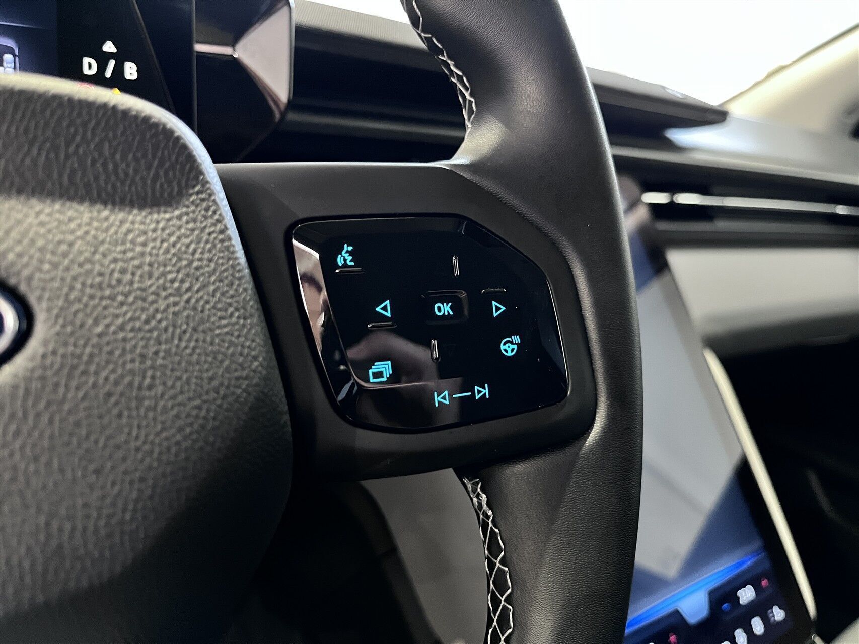 Blå Ford Explorer fra 2024