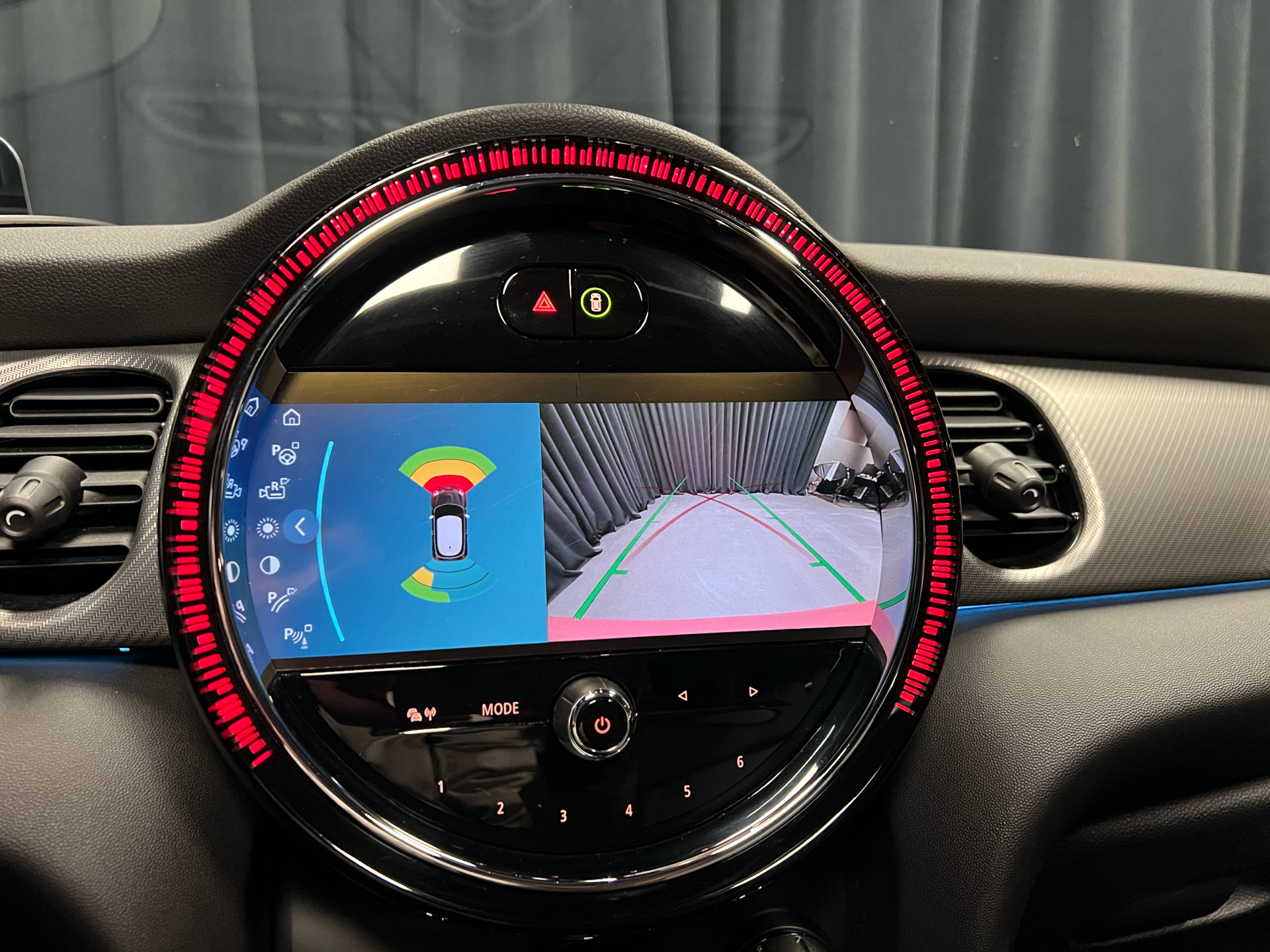 Rød Mini Cooper fra 2023